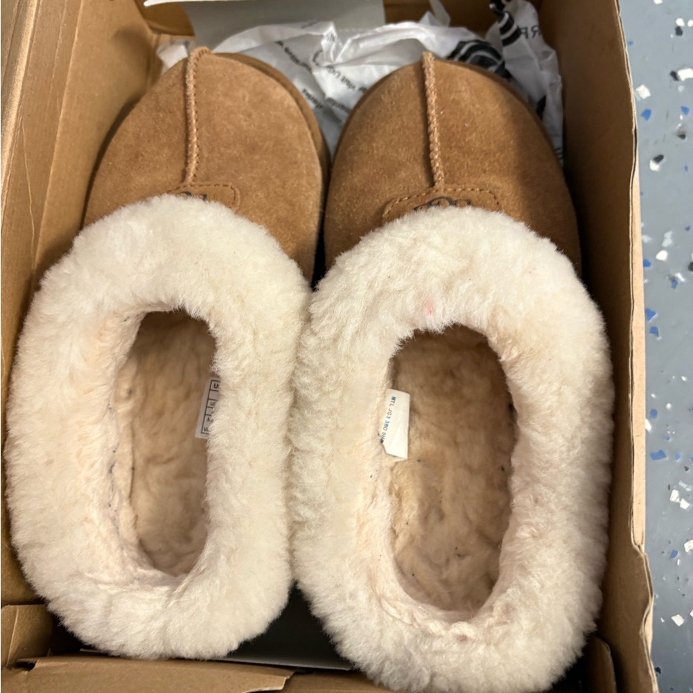 Cozy Brown Suede Slippers with Cream Fur Lining